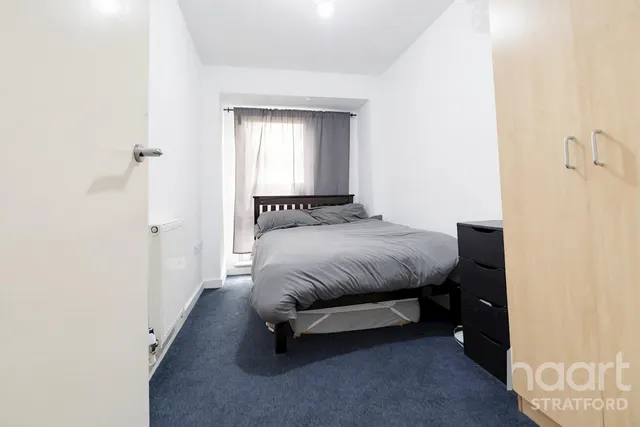 High Street, E15, photo 3