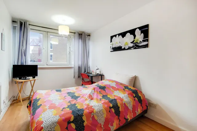 Photo 3 — 14 Gambier House, Mora Street, London