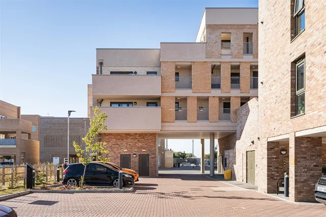 Patagonia Way, Cambridge, CB3, photo 1
