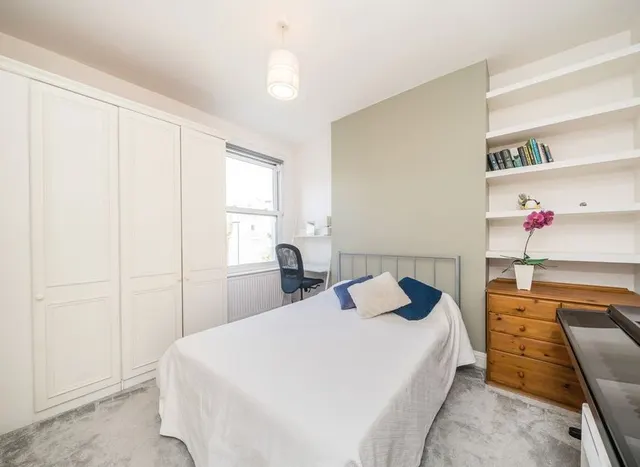 Photo 3 — Kenwyn Road, Clapham, SW4
