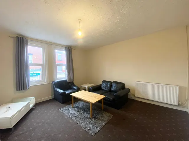 Town Street, Armley, LS12, photo 3
