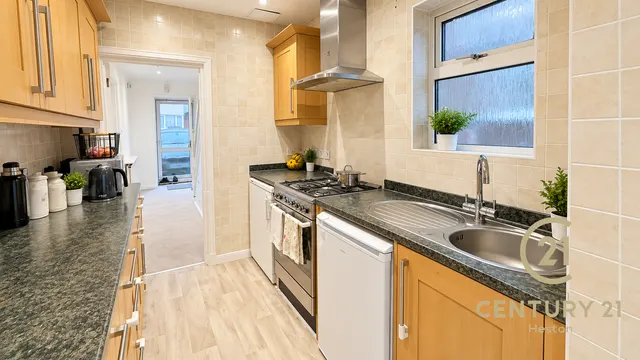 Harvey Road, Uxbridge, UB10, photo 3