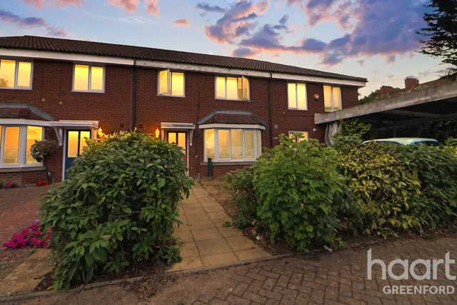 4 bedroom house, Old Twelve Close, London, W7