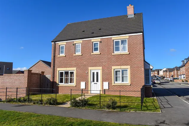 Crocus Avenue, Penrith, photo 1