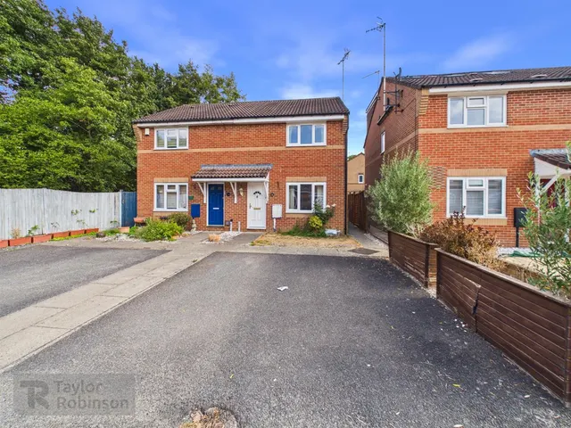 Salterns Road, Maidenbower, RH10, photo 1