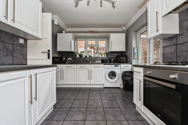Photo 2 — Crescent Road, Aveley, South Ockendon, Essex, RM15