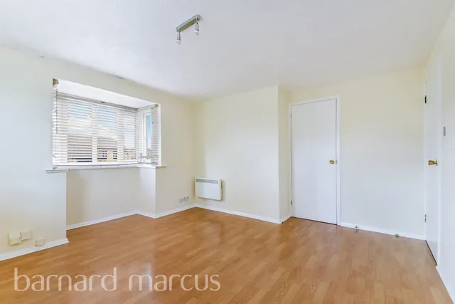 Spring Grove, Mitcham, CR4, photo 1