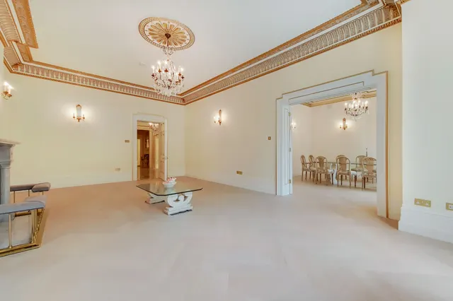 Photo 3 — 11 Albert Hall Mansions, Kensington Gore, London