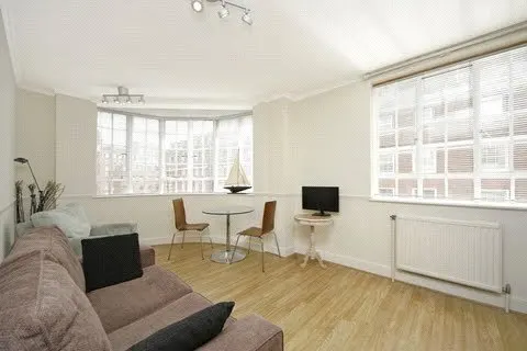 1 bedroom flat — Chelsea Cloisters, Sloane Avenue, London, SW3