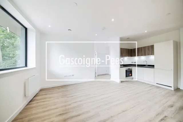 Meadow House, Basingstoke, RG23, photo 2