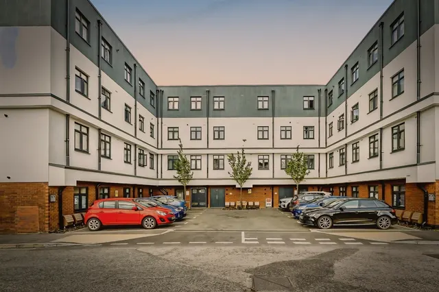 Cambridge Place, Aylesbury, photo 1