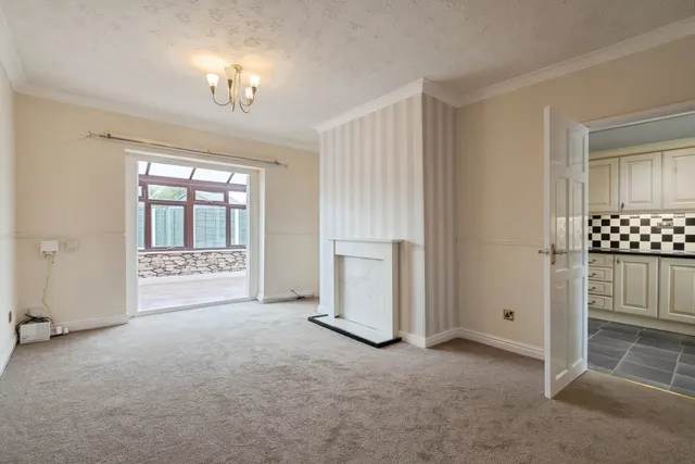 Chorley Road, Bolton, BL5, photo 3