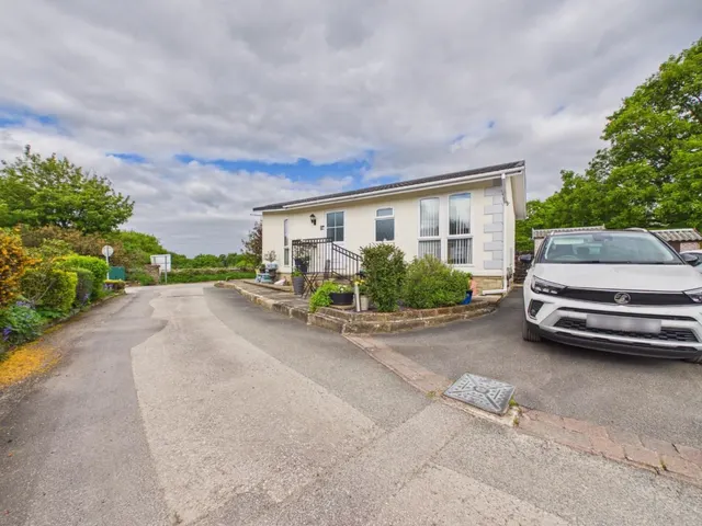 Sherriff Lane, Bingley, BD16, photo 1