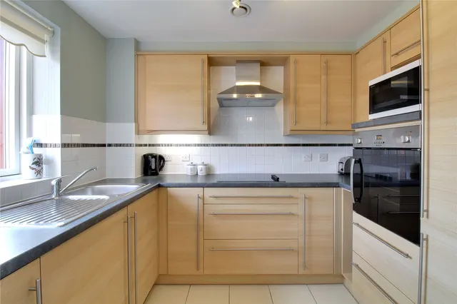 Photo 3 — New Road, Basingstoke, Hampshire, RG21 7PF