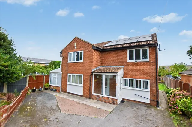 Moorland Road, Drighlington, BD11, photo 1
