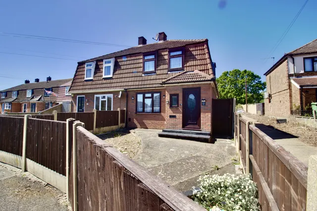 Keats Avenue, Romford, RM3, photo 1