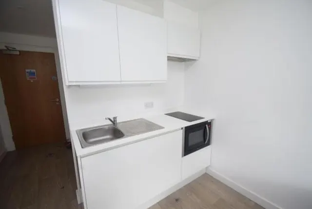 London Road, Newcastle-Under-Lyme, ST5, photo 1