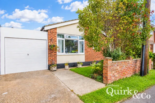 Waarem Avenue, Canvey Island, SS8, photo 1