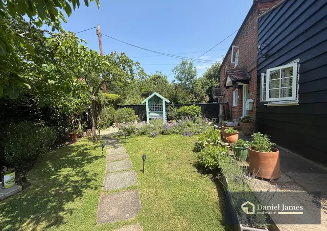 Romford, RM3, photo 1