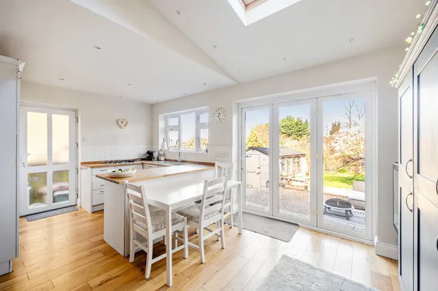 Photo 3 — Cross Way, Harpenden, AL5