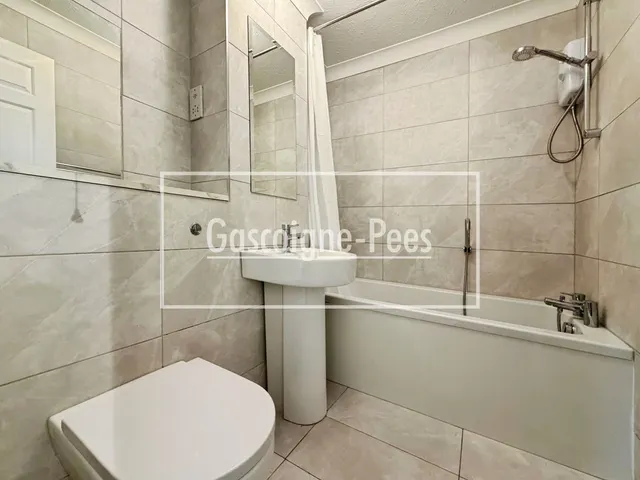 Cobham Gate, Cobham, KT11, photo 2