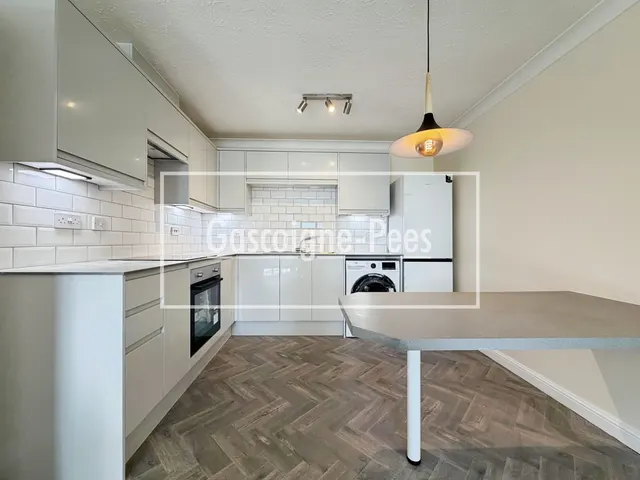 Cobham Gate, Cobham, KT11, photo 1