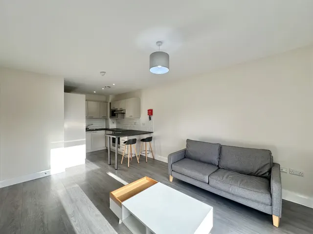 Waterside House Woodley Headland, Peartree Bridge, MK6, photo 3