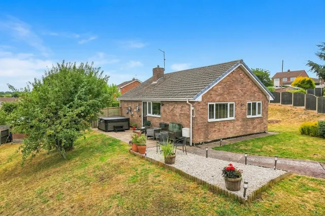 Elliott Drive, Inkersall, S43, photo 1