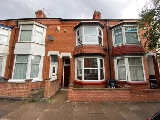 3 bedroom house — Barclay Street, Leicester, LE3 0JD