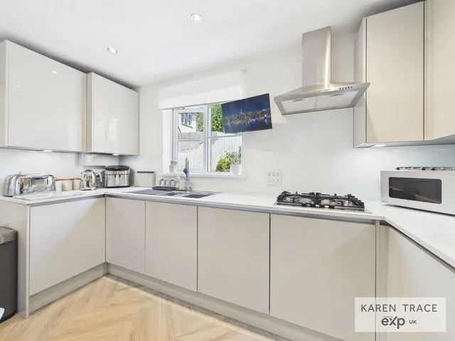 Lovering Road, Carclaze, PL25, photo 3
