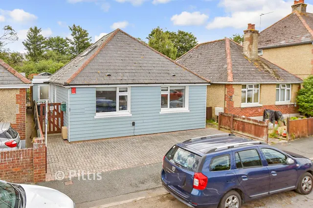 Denness Road, Sandown, PO36, photo 1