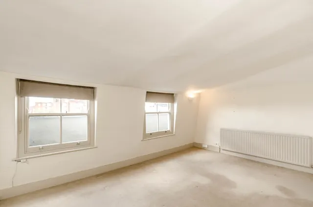 Photo 2 — Flat B, 15 Keith Grove, London