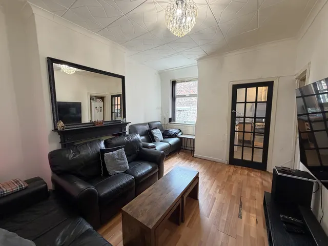 Broom Lane, Levenshulme, M19, photo 3