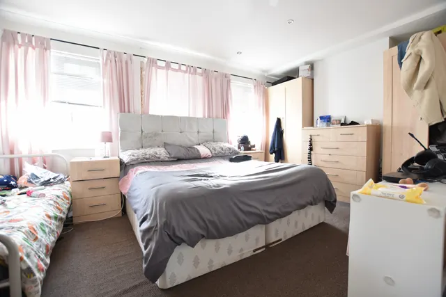 Photo 3 — Well Hall Road, Eltham, SE9 6TY