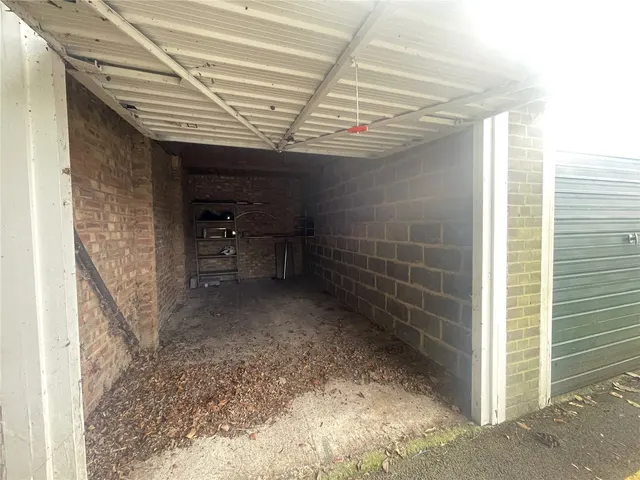 Christchurch Road, Virginia Water, GU25, photo 2