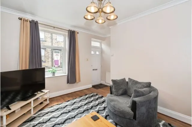 Clara Street, Farsley, LS28, photo 3