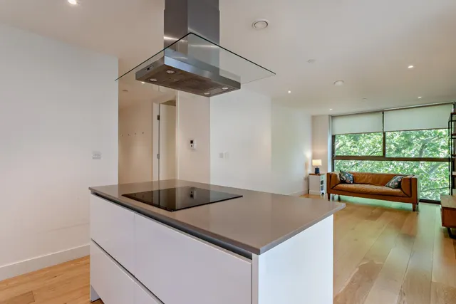 Photo 3 — Parkside, Cambridge, Cambridgeshire, CB1 1HS