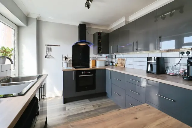 Llandilo Close, Dinas Powys, CF64, photo 1