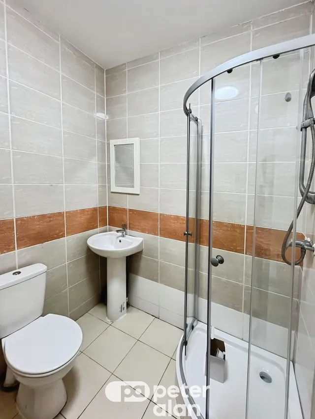 Colum Road, Cardiff, CF10, photo 2