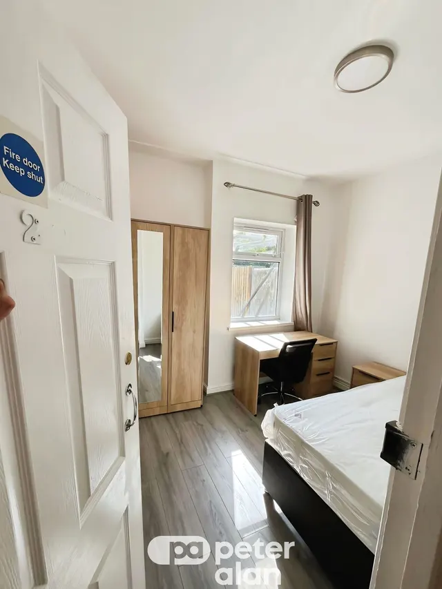 Colum Road, Cardiff, CF10, photo 1