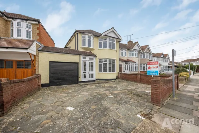 Woodlands Road, Romford, RM1, photo 1