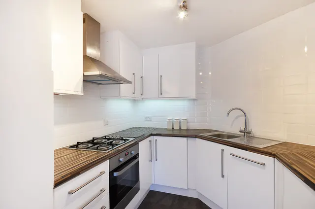 Photo 3 — 35 Park Gate, 27 Inverness Terrace, London