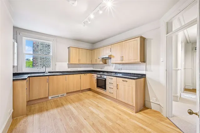 Photo 3 — Aynhoe Mansions, Aynhoe Road, London, W14 0QB