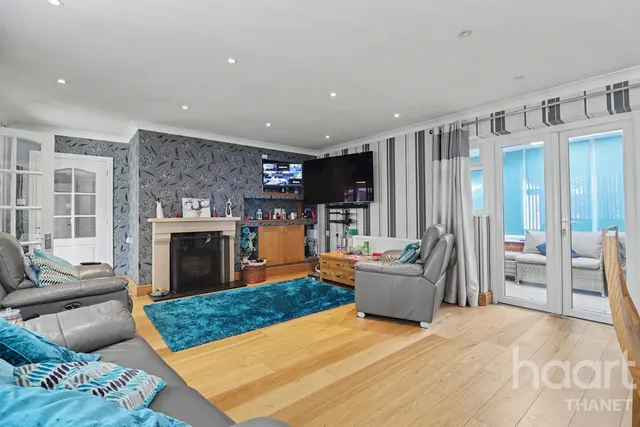 Tivoli Park Avenue, Margate, CT9, photo 3
