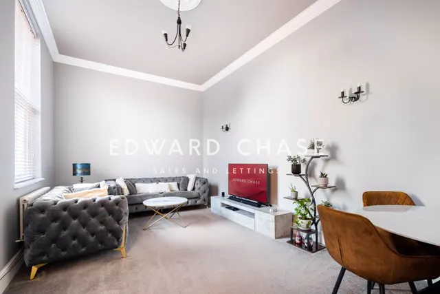 Rosebury Square, Woodford Green, IG8, photo 3