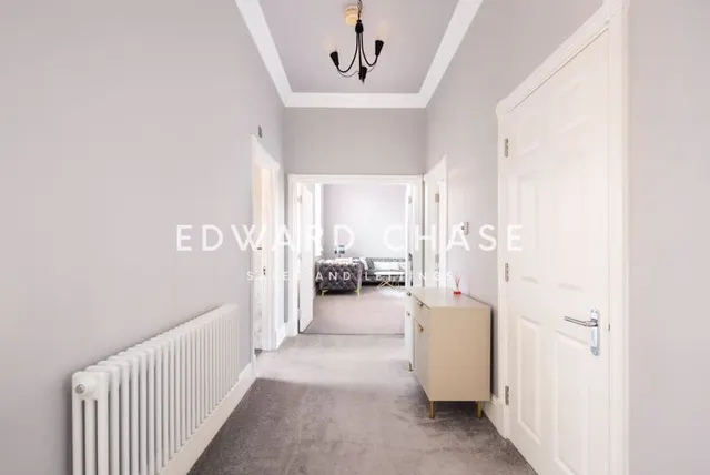 Rosebury Square, Woodford Green, IG8, photo 2