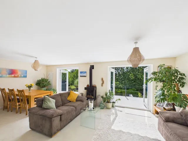 Trelowen Drive, Penryn, photo 1
