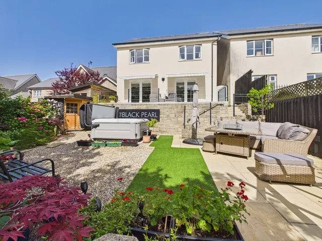 Photo 2 — Trelowen Drive, Penryn