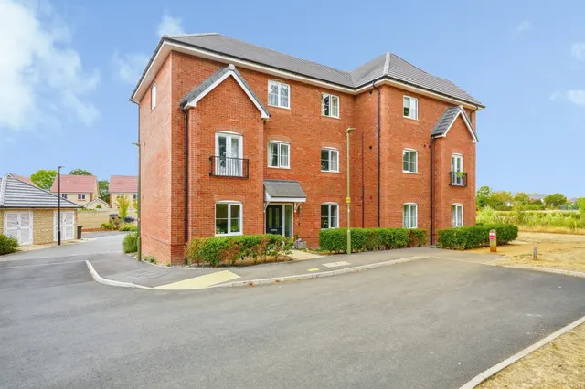 Tom Gaughan Way, Didcot, photo 1