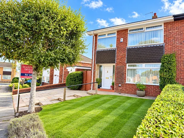 Axholme Close, Thingwall, CH61, photo 1